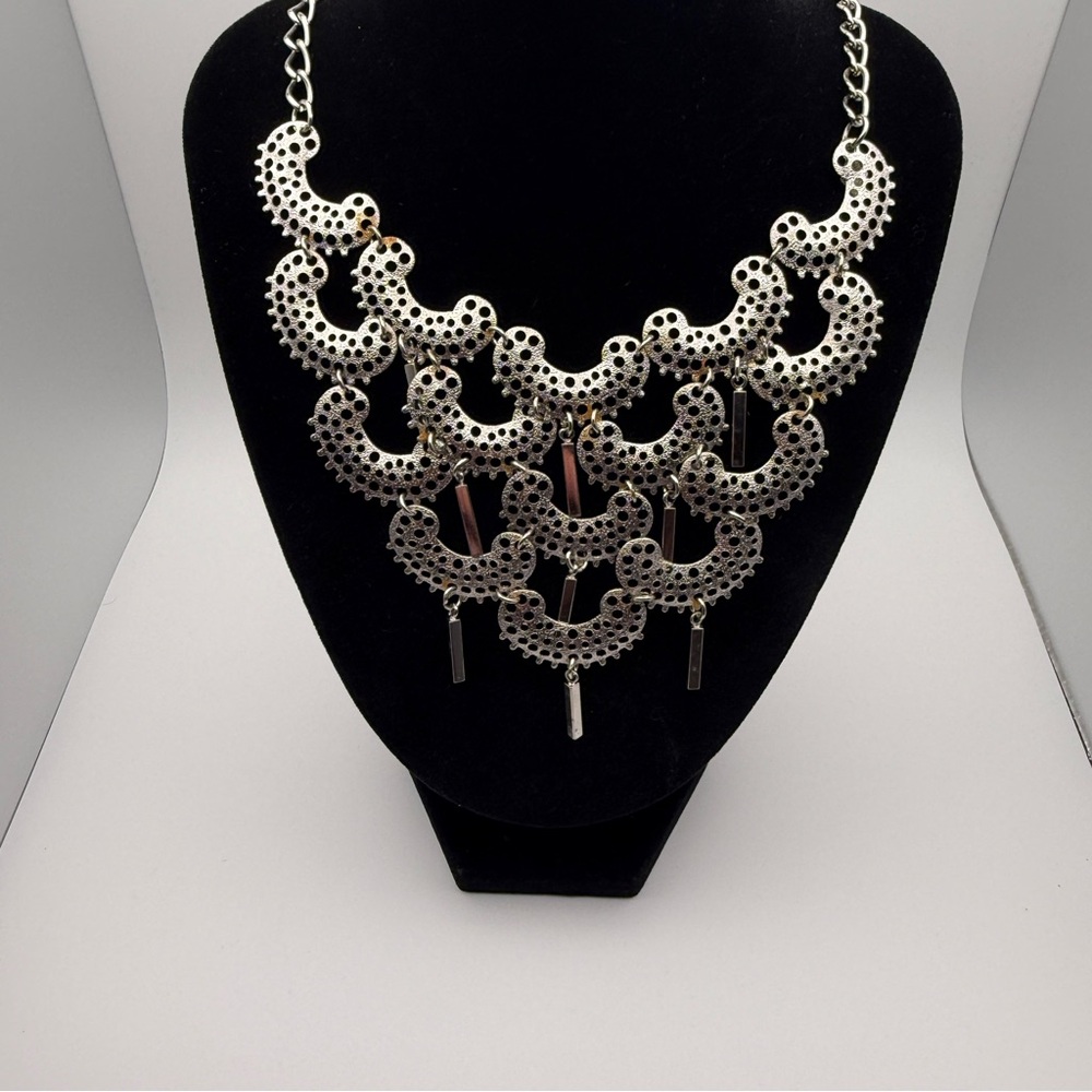 Vintage Sarah Coventry Silver-Tone Bib Statement Necklace Retro Glam